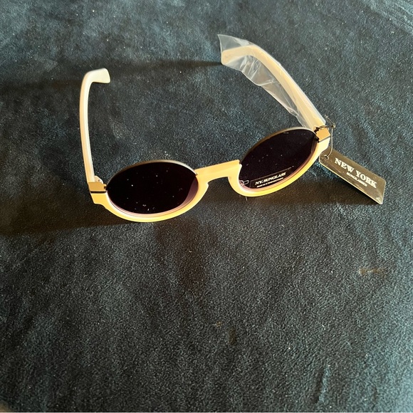 Sunglass Bundle - Picture 3 of 4